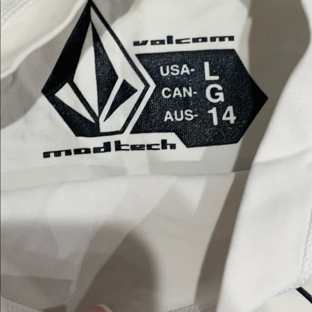 Boy’s Rashguard - Picture 3 of 4